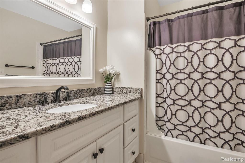 36944 Ridgedale Court, Unit 77 Farmington Hills, MI 48331 - Photo 28 of 38