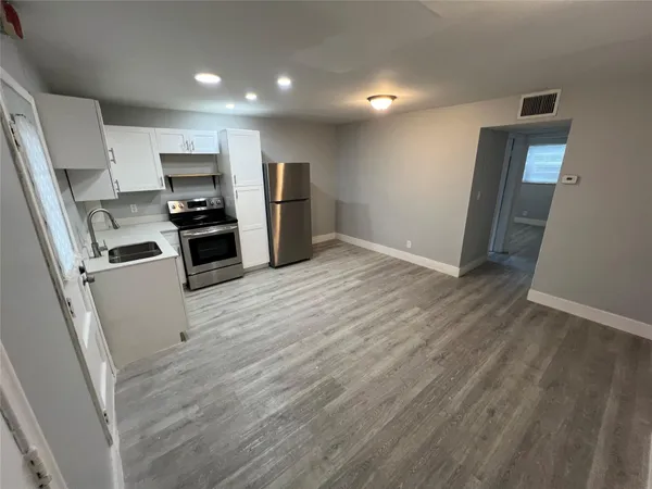 $3,200 | 6840 Pembroke Road, Unit 118, Pembroke Pines, FL 33023