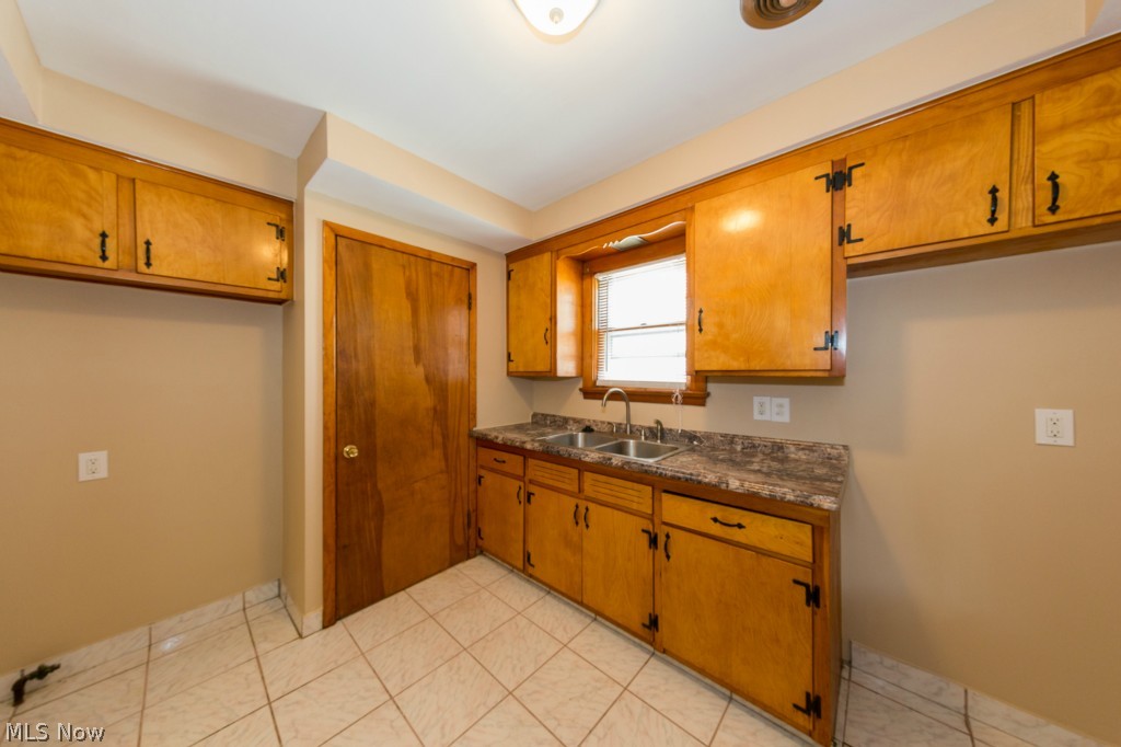 505 Greenvale Road South Euclid, OH 44121 - Photo 8 of 25