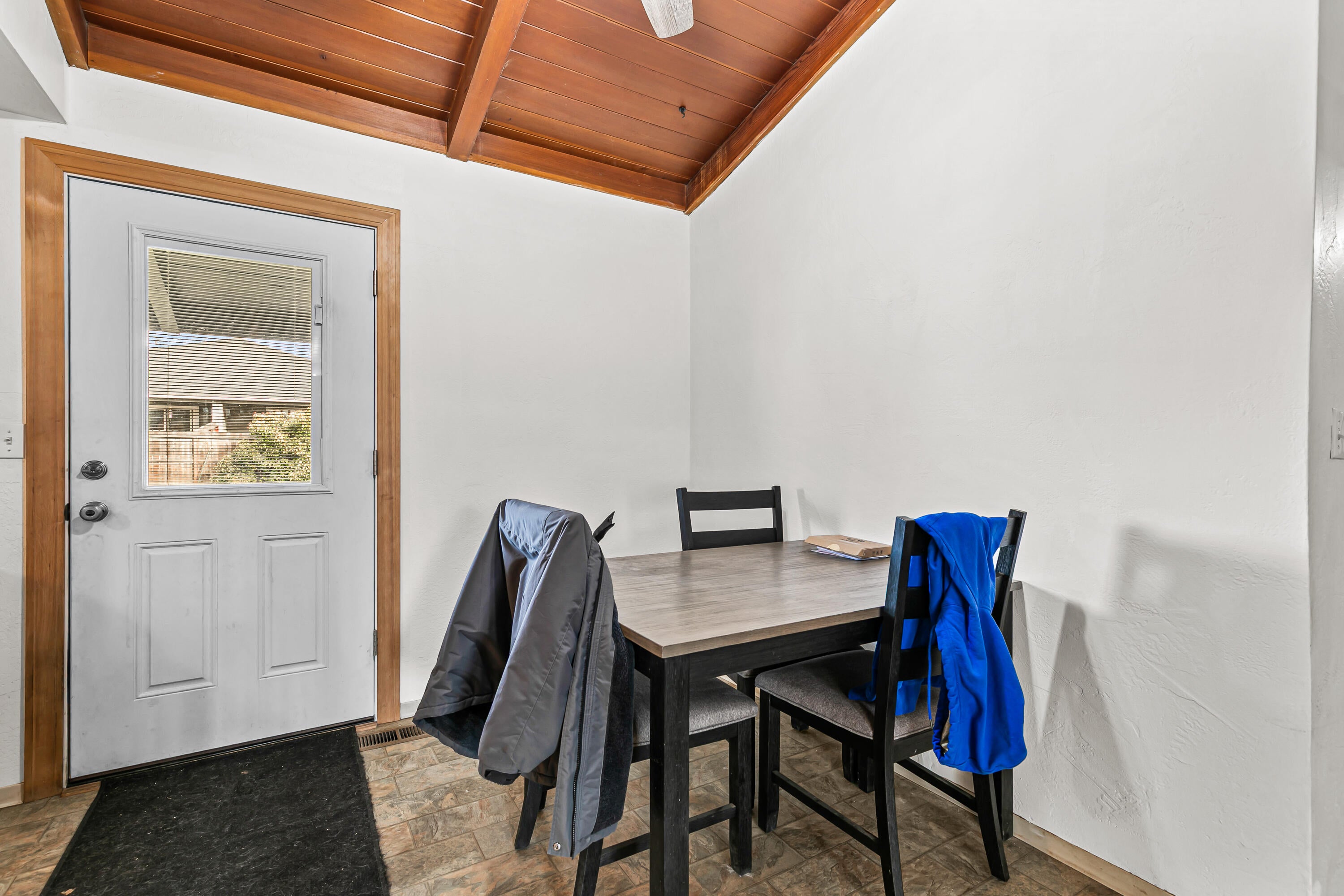 348 North 6th Street Central Point, OR 97502 - Photo 11 of 24 9R9A8656