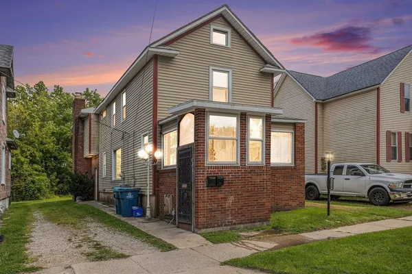 $1,100 | 1620 North Edwards Street, Unit : 2, Kalamazoo, MI 49007