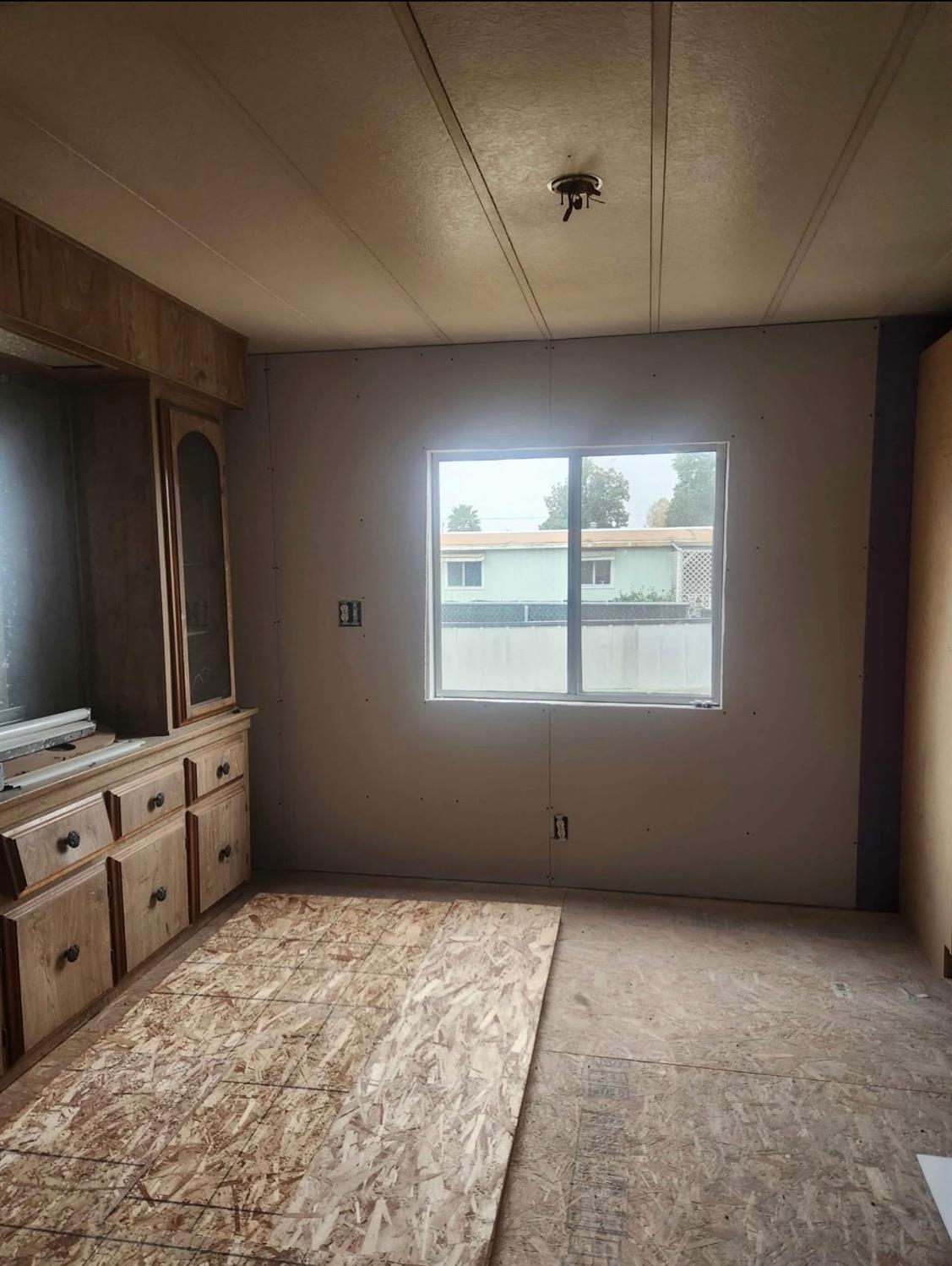 2809 North Buhach Road, Unit 89 Atwater, CA 95301 - Photo 4 of 6 an empty room with windows
