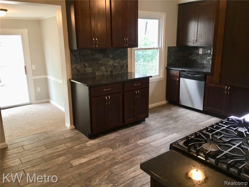 1919 Cambridge Road Berkley, MI 48072 - Photo 5 of 25