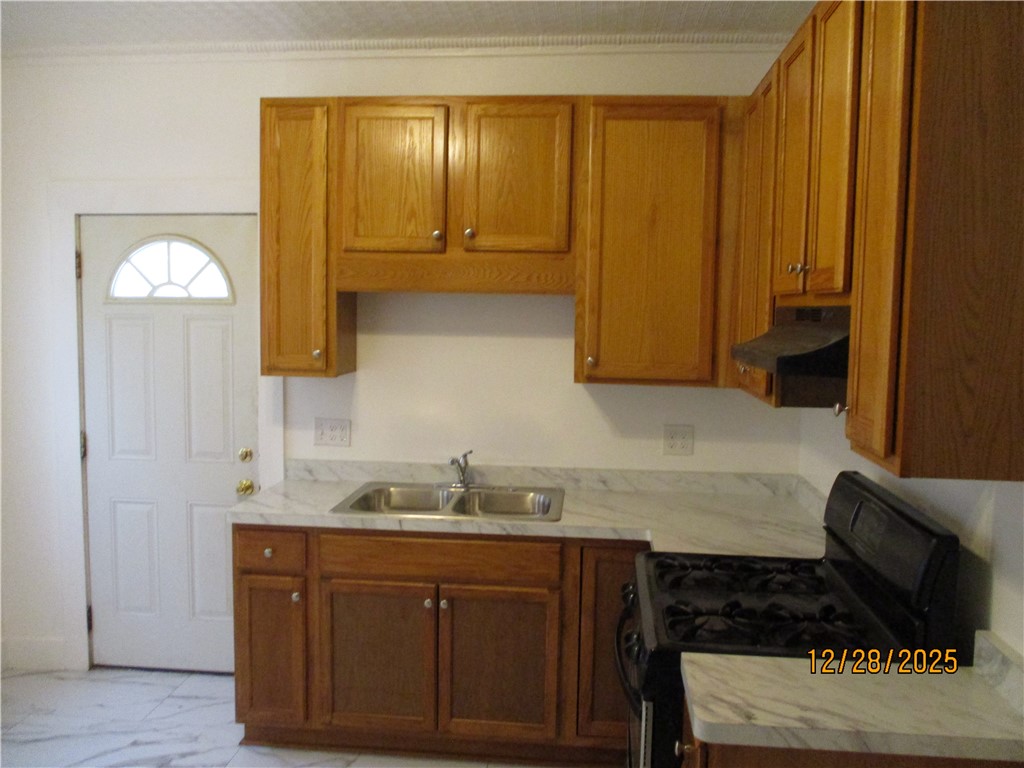 88 Jackson Street Rochester, NY 14621 - Photo 2 of 24