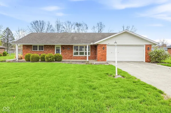 $284,900 | 300 North Bayberry Lane, Muncie, IN 47304