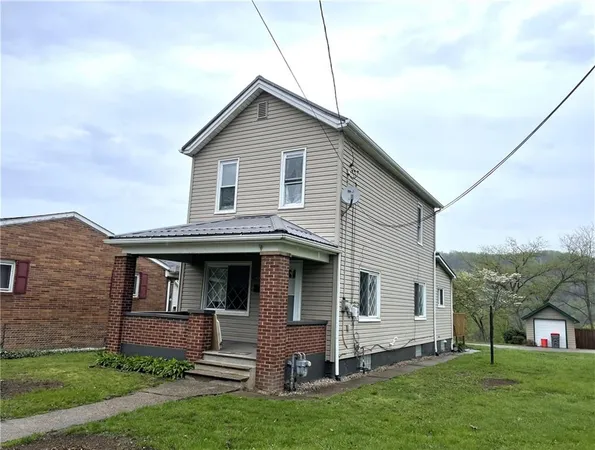 $1,415 | 4008 4th Avenue, Beaver Falls, PA 15010