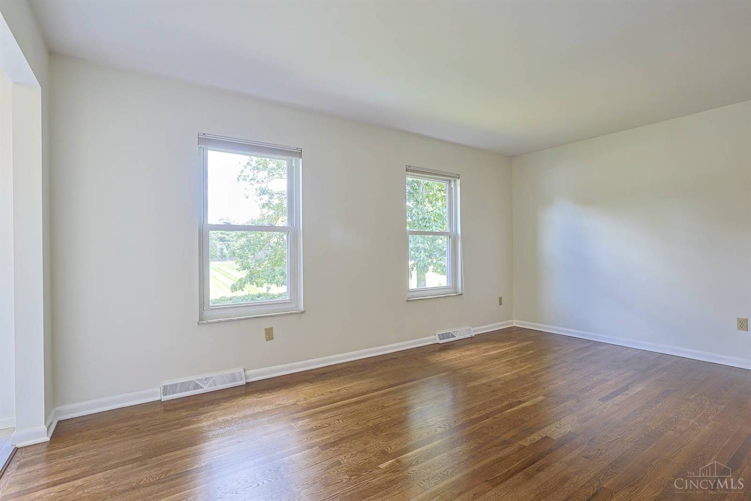 10639 Weil Road Montgomery, OH 45249 - Photo 4 of 54