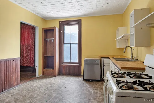 $150,000 | 76 East Genesee Street, Auburn, NY 13021