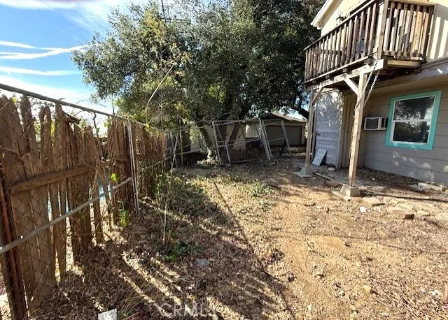 a view of a house with backyard and trees