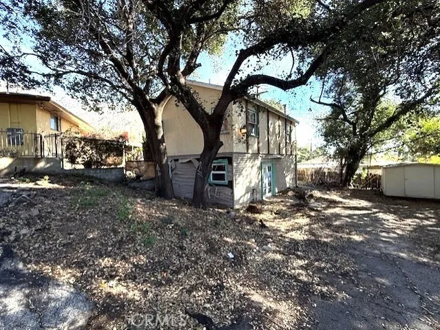 a view of a yard in front of a house