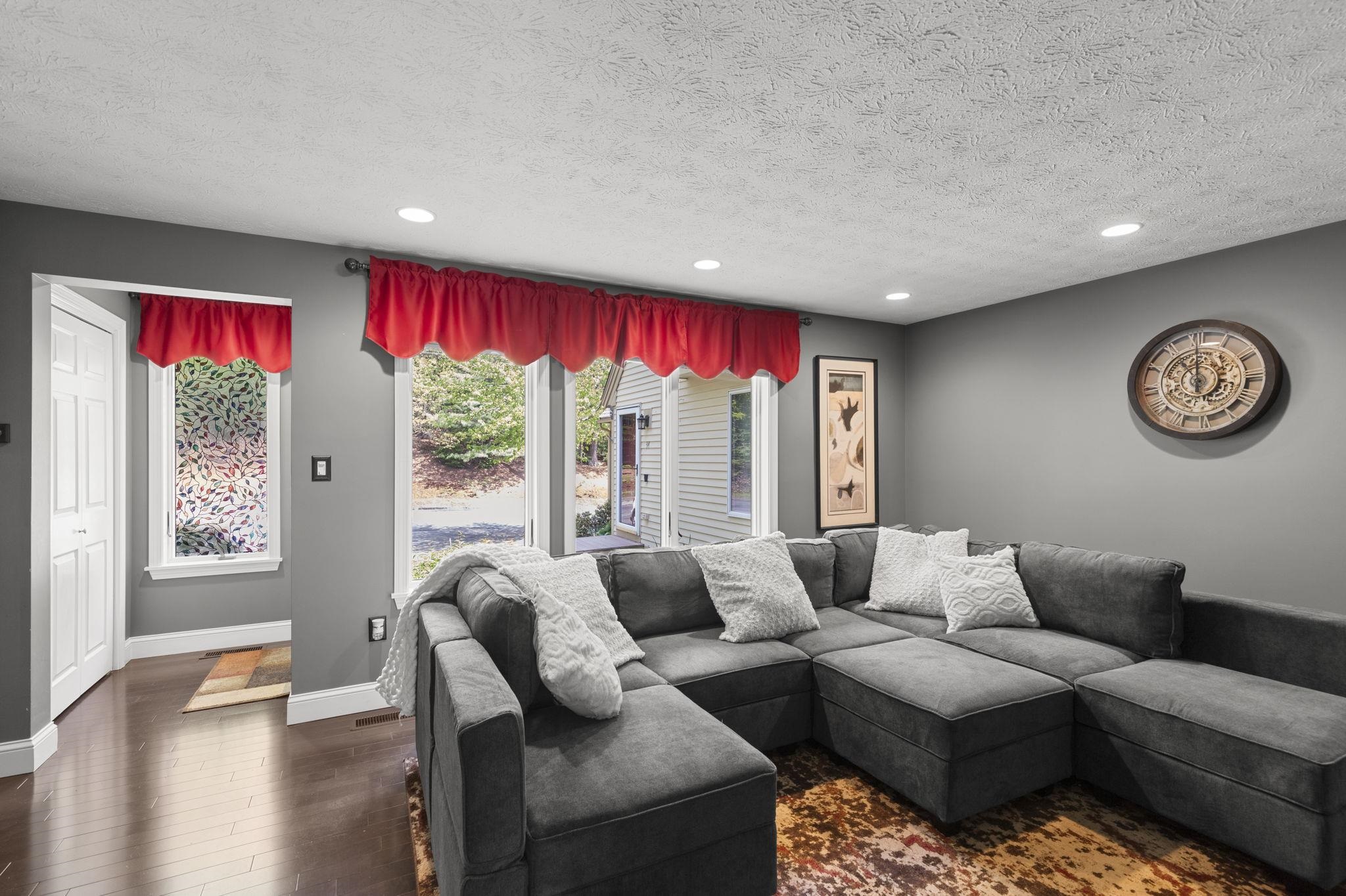 40 Preston Field Road Nashua, NH 03064 - Photo 17 of 49