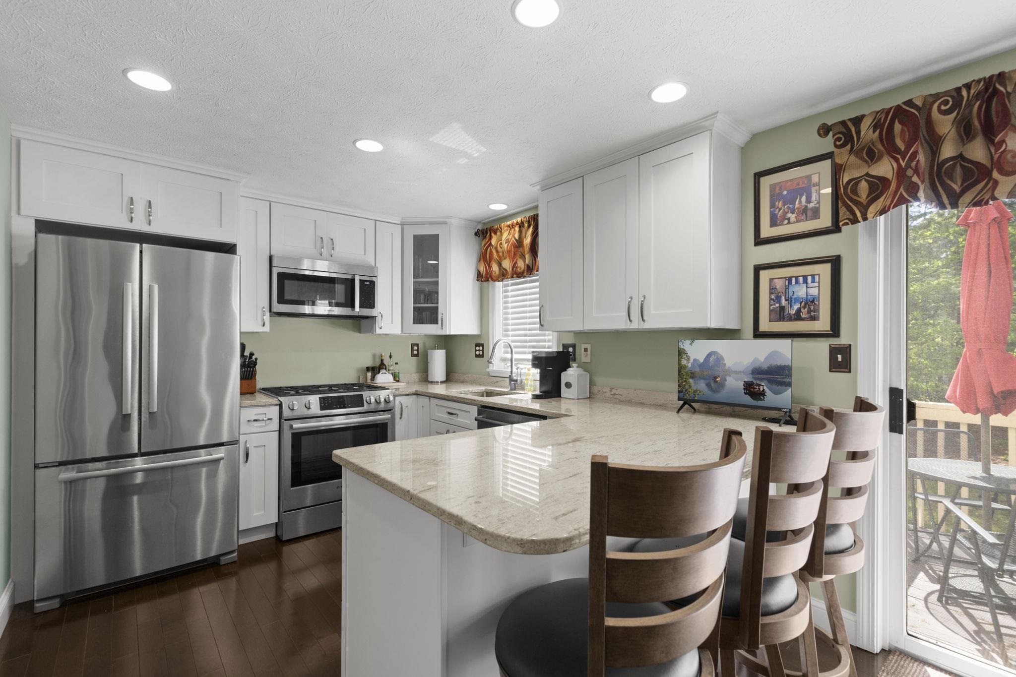40 Preston Field Road Nashua, NH 03064 - Photo 8 of 49