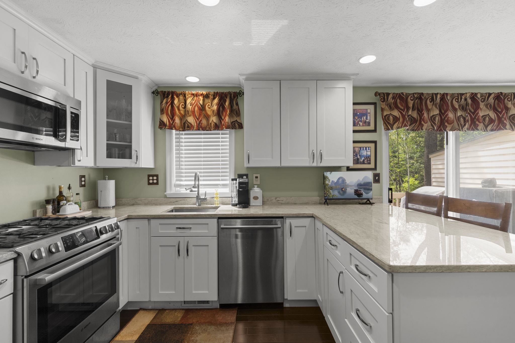 40 Preston Field Road Nashua, NH 03064 - Photo 10 of 49
