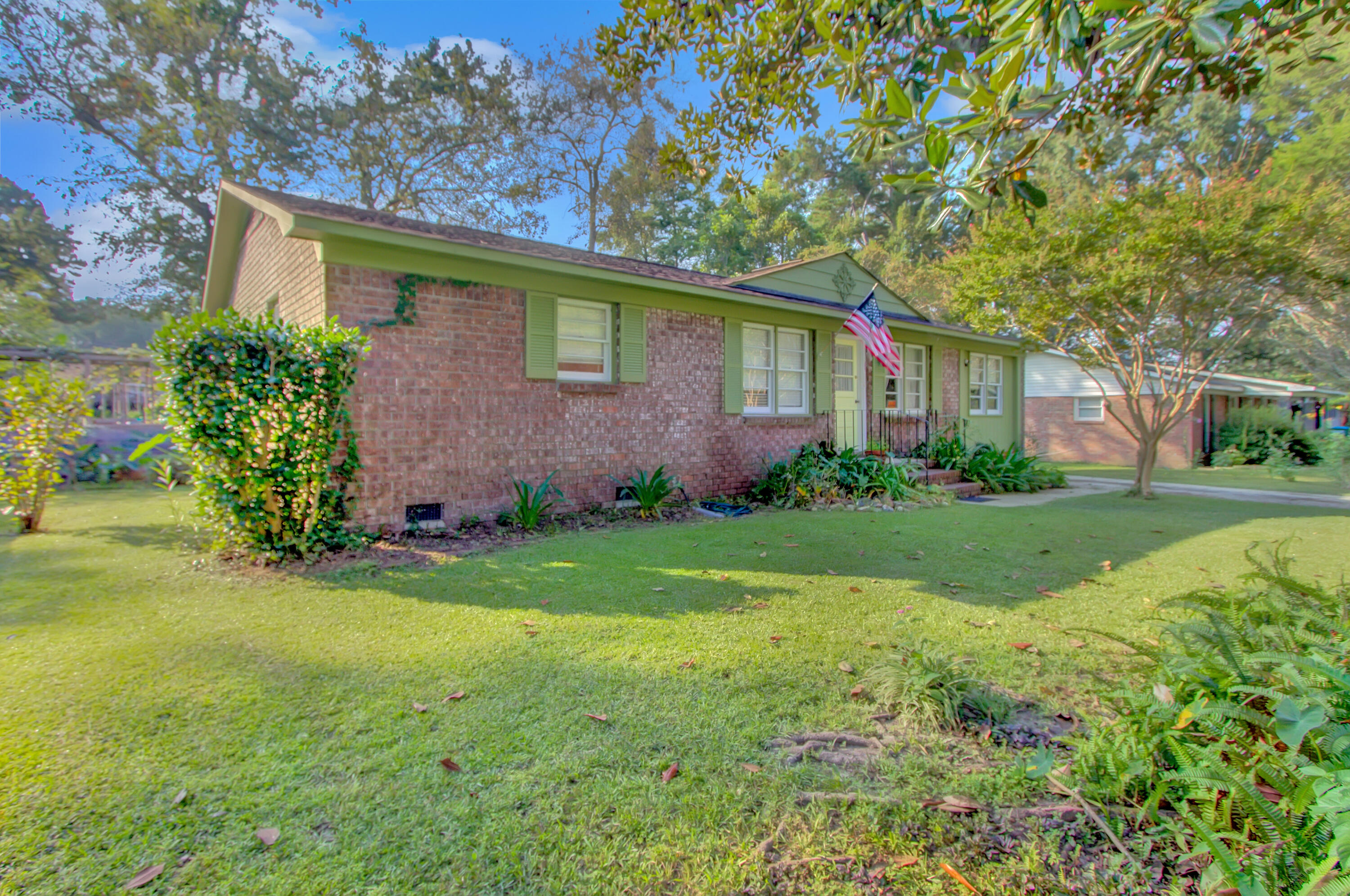 105 English Road Summerville, SC 29483 - Photo 2 of 23 IMG_0010_1_2