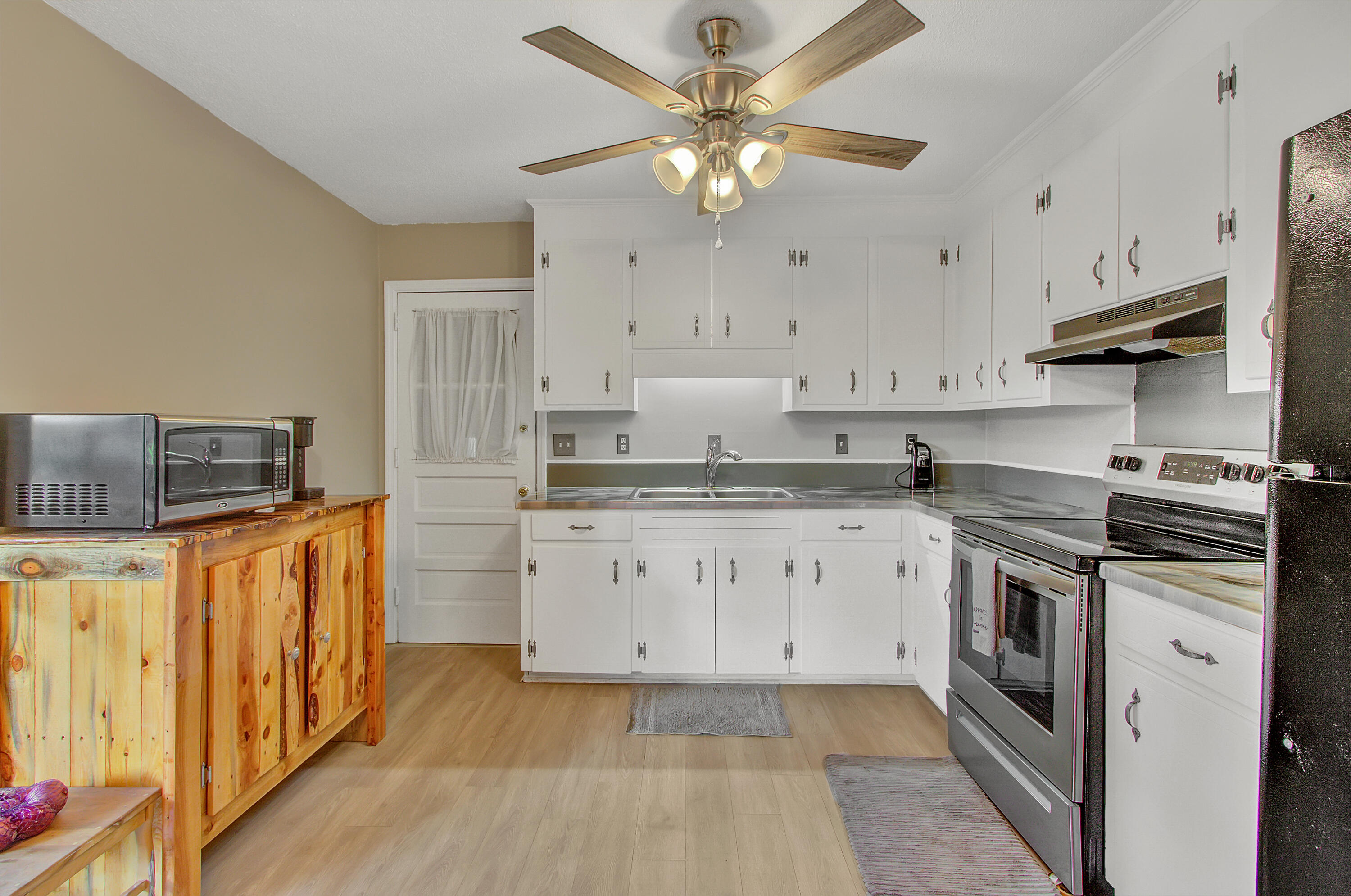 105 English Road Summerville, SC 29483 - Photo 5 of 23 IMG_0067_8_9