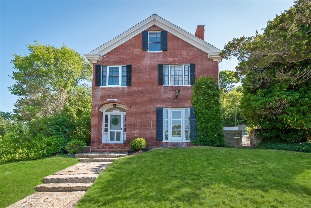 18 Union Street Manchester, MA 01944 - Photo 2 of 38