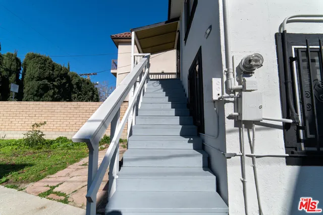 $1,550,000 | 523 South Wilton Place, Los Angeles, CA 90020