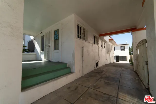 $1,550,000 | 523 South Wilton Place, Los Angeles, CA 90020