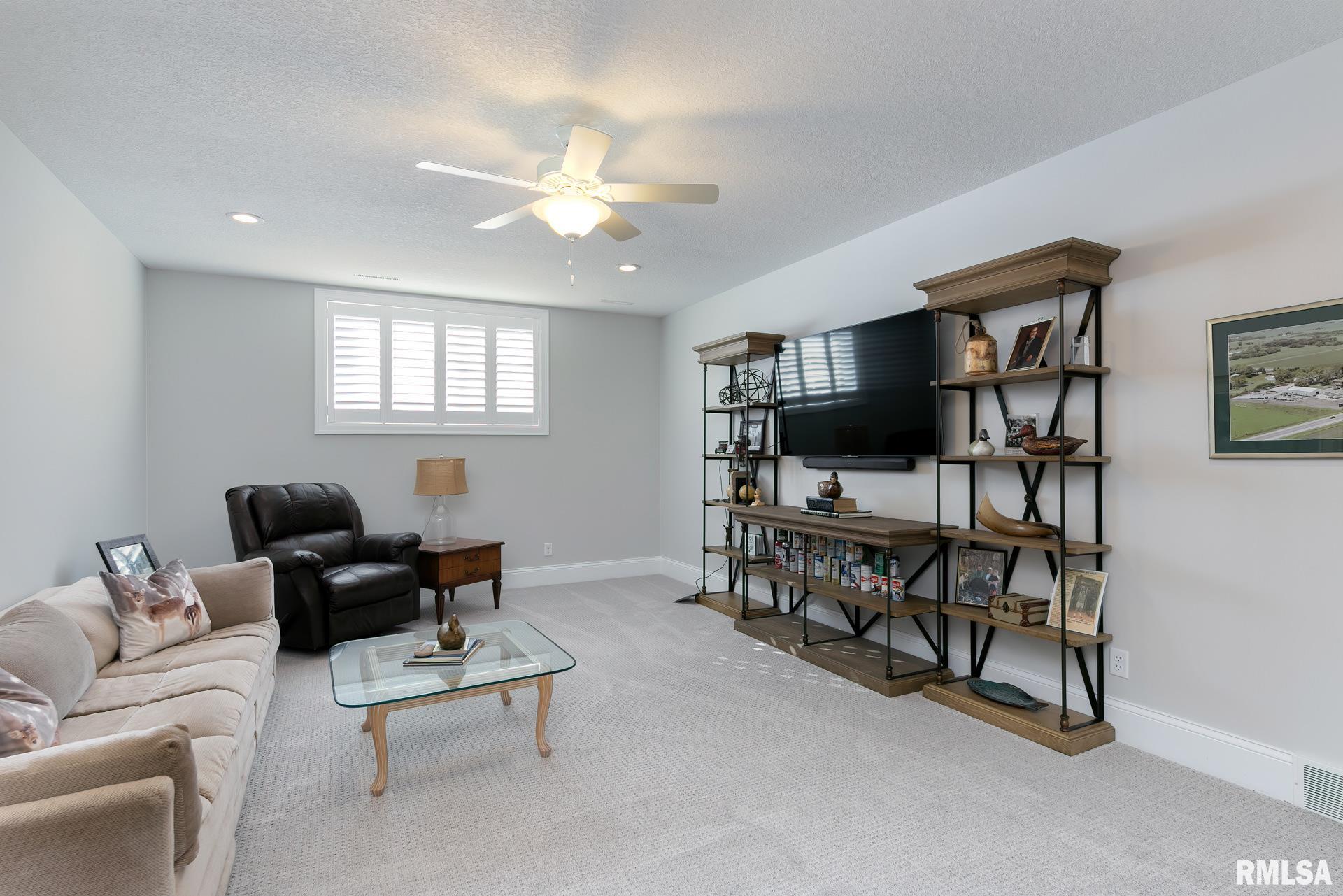 4017 Thomas Pointe Road Davenport, IA 52807 - Photo 30 of 37 Gallery Image 30