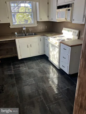 $349,900 | 1820 Hilltown Pike, Hilltown, PA 18927