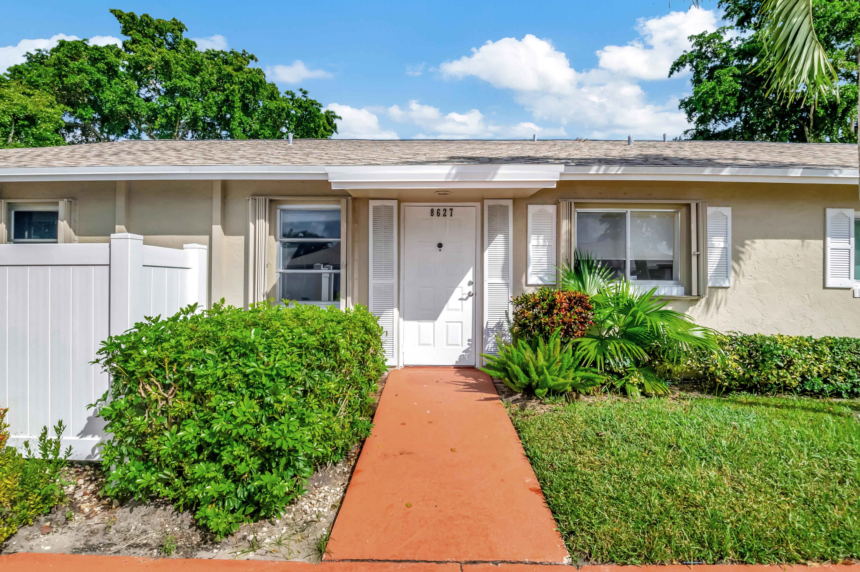 8627 Overset Lane Boca Raton, FL 33496 - Photo 4 of 37 DSC_7205