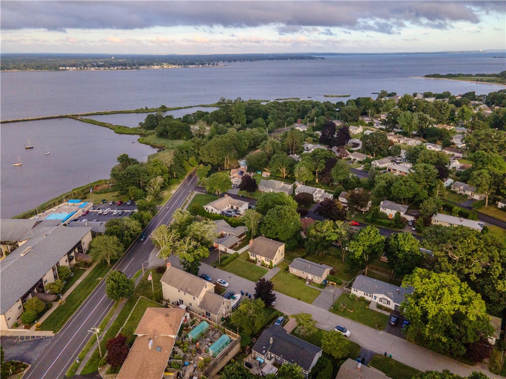8 Winthrop Road Warwick, RI 02888 - Photo 6 of 36 Gallery Image 6