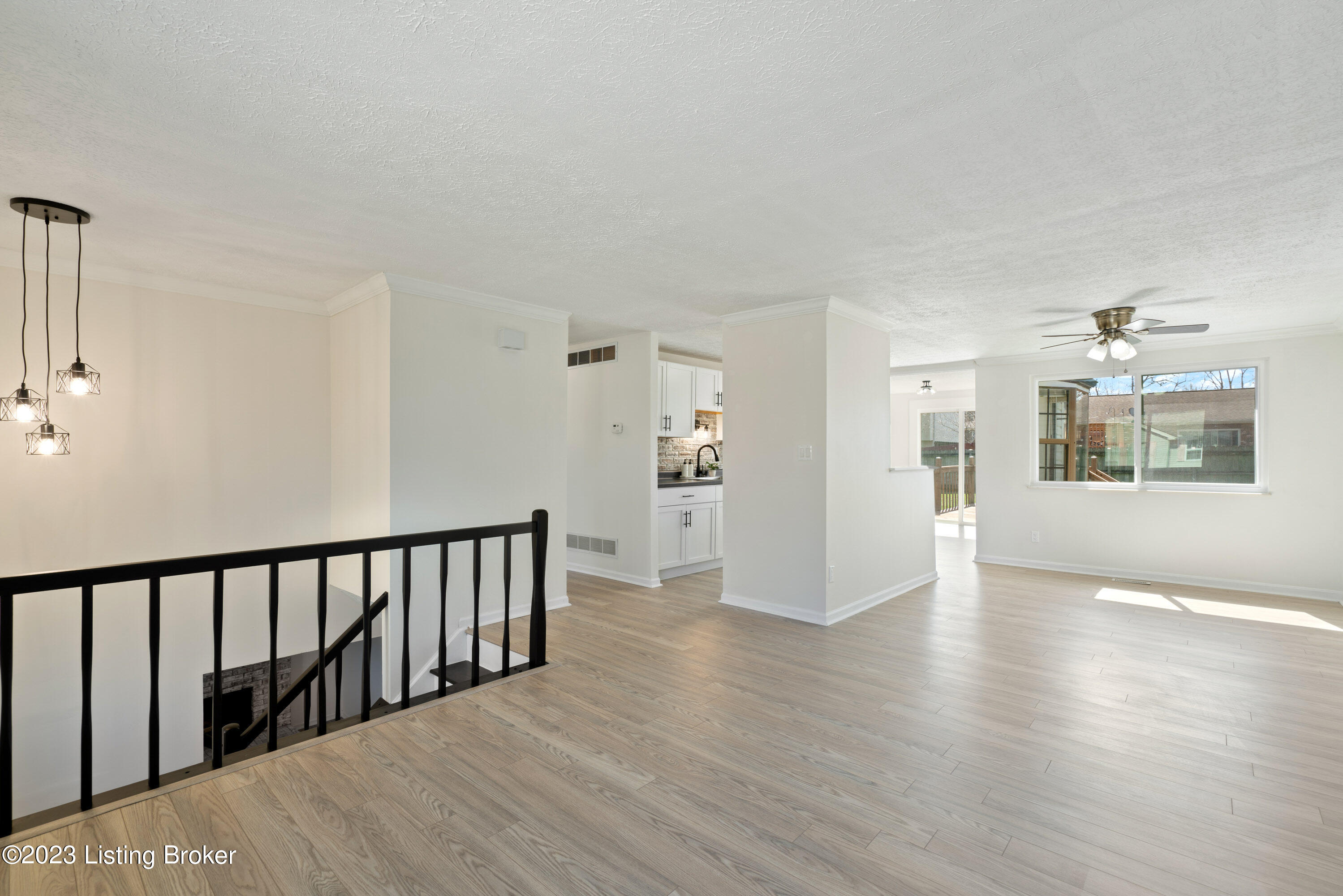 6402 Overton Road Louisville, KY 40228 - Photo 6 of 41 Living Room