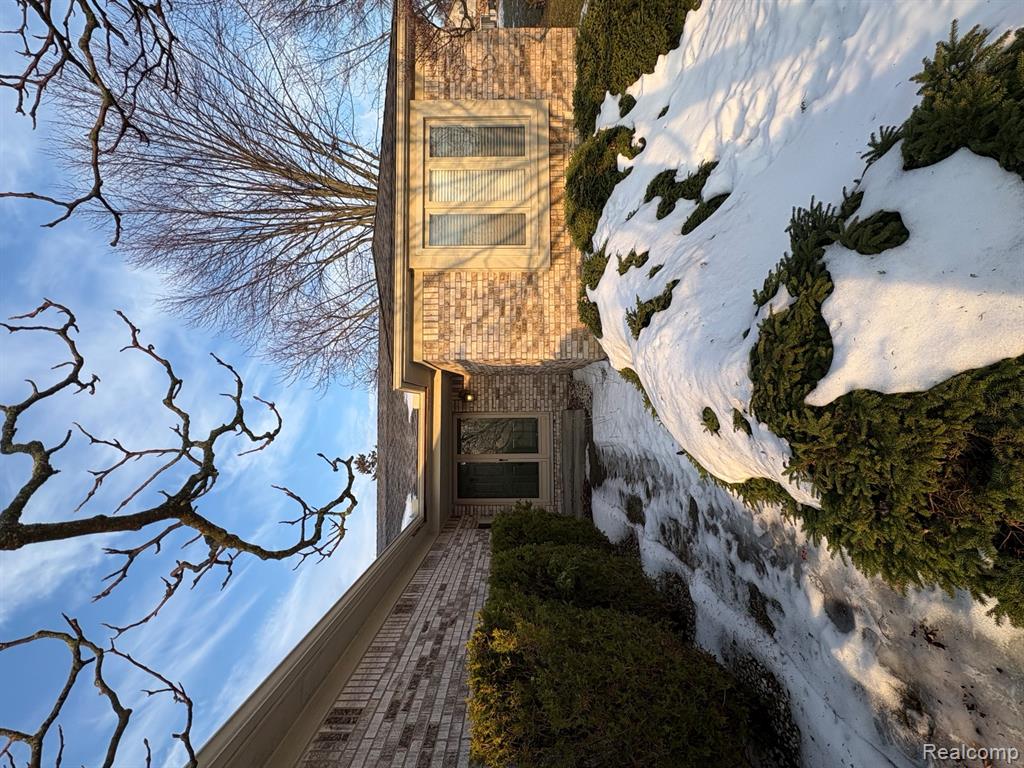 2090 Cumberland Road Rochester, MI 48307 - Photo 1 of 25