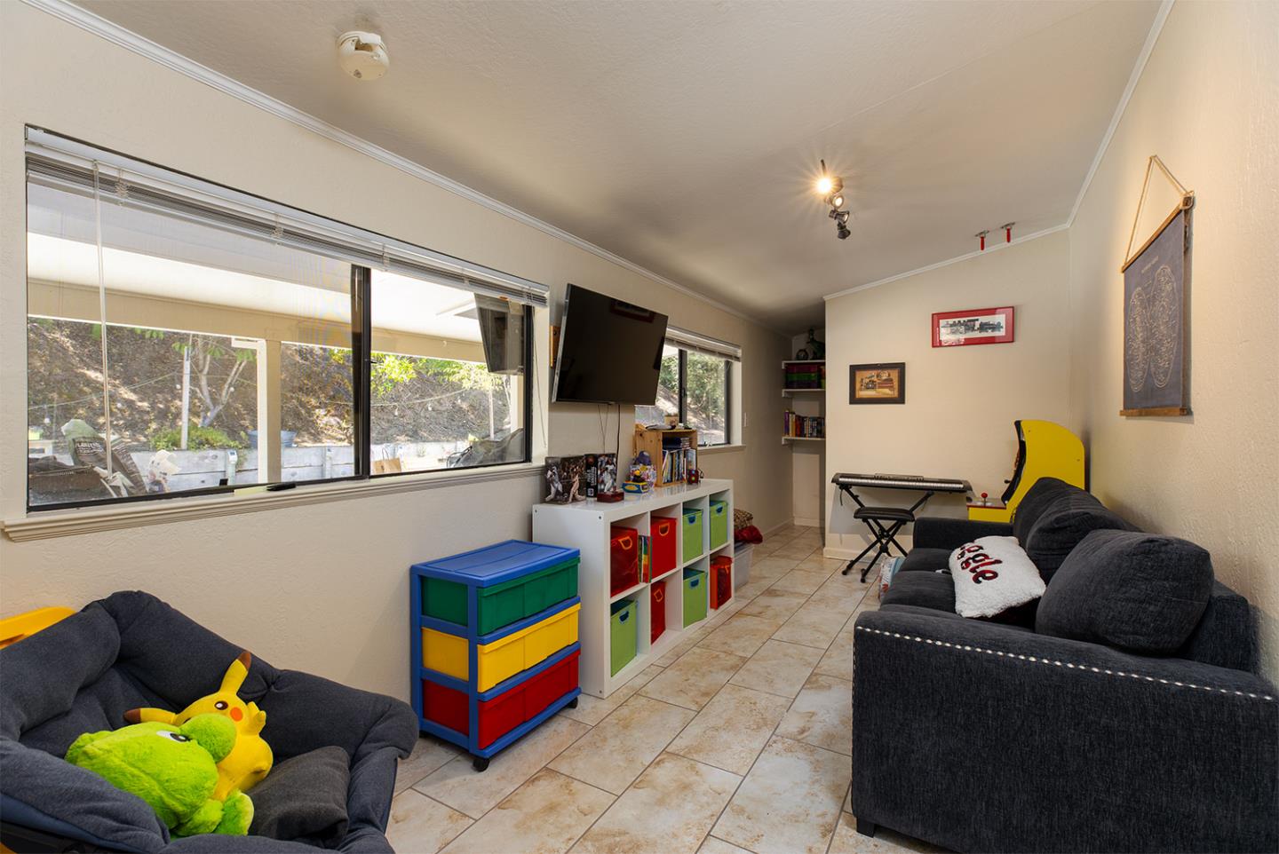 19220 Mallory Canyon Road Salinas, CA 93907 - Photo 22 of 29 a living room with furniture and a flat screen tv