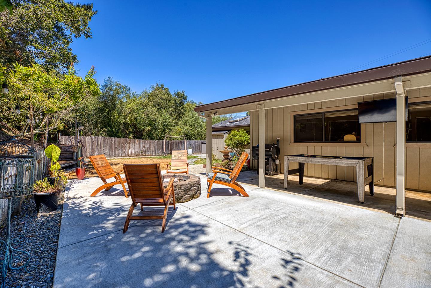 19220 Mallory Canyon Road Salinas, CA 93907 - Photo 24 of 29 a backyard of a house with table and chairs