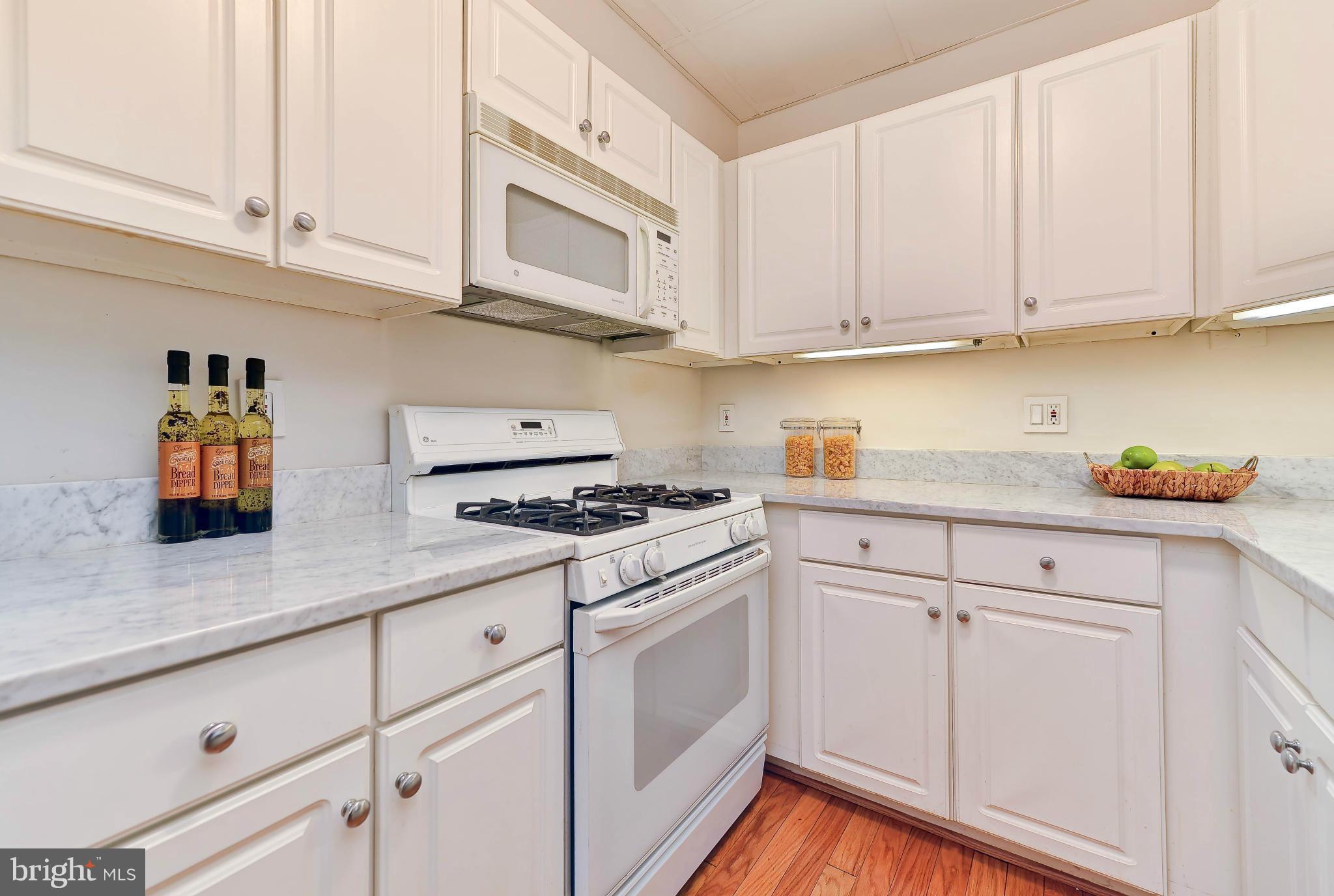 1911 Belmont Road Northwest, Unit 1071 Washington, DC 20009 - Photo 8 of 22 Kitchen