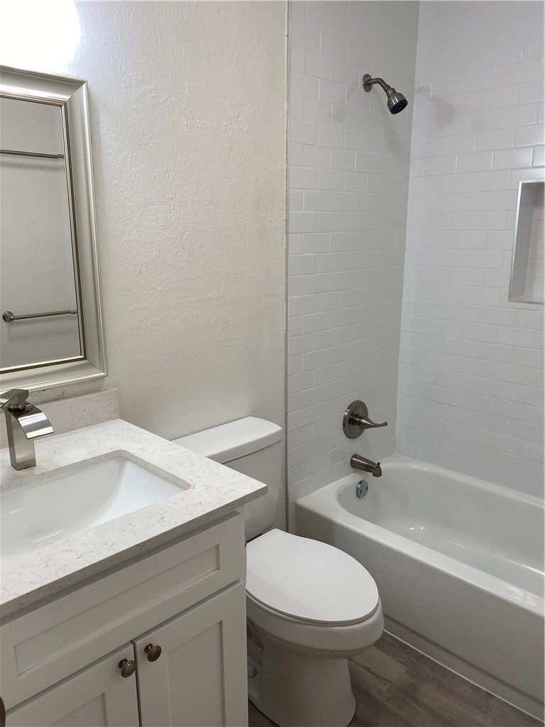 2305 Cedrick Cove, Unit D Austin, TX 78748 - Photo 27 of 39 Bathroom