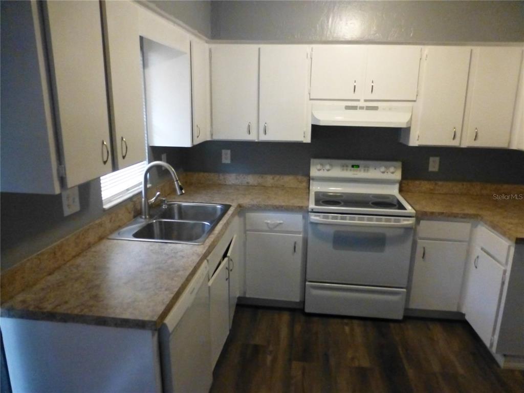 197 Highland Road, Unit B Tarpon Springs, FL 34689 - Photo 2 of 40