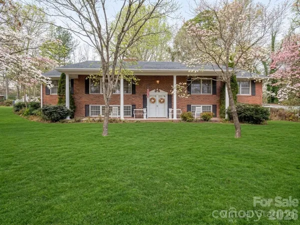 $899,000 | 1867 Fruitland Road, Hendersonville, NC 28792