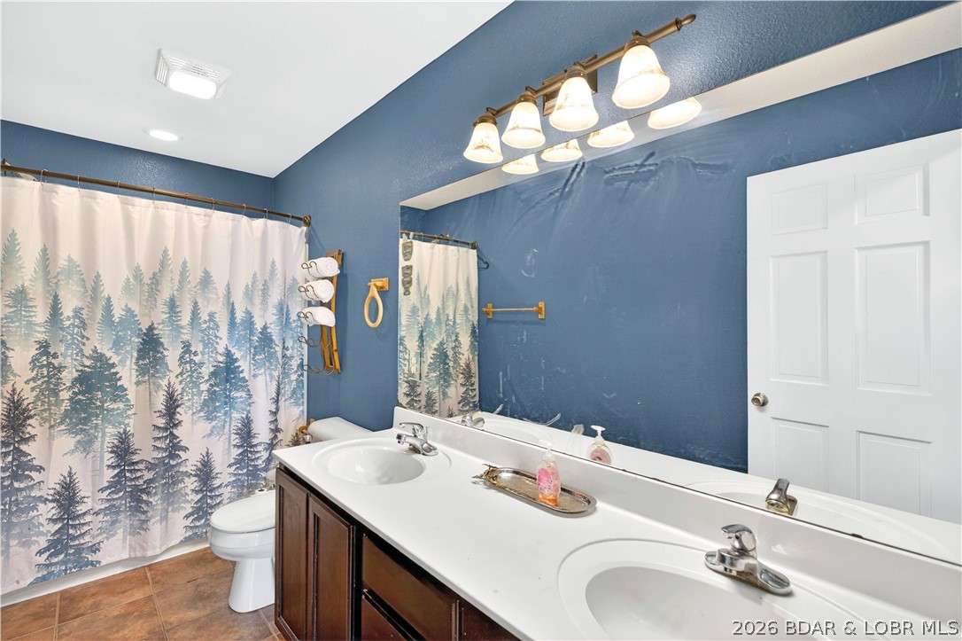 132 Hunters Ridge Road Camdenton, MO 65020 - Photo 15 of 44 Upper Level Bathroom