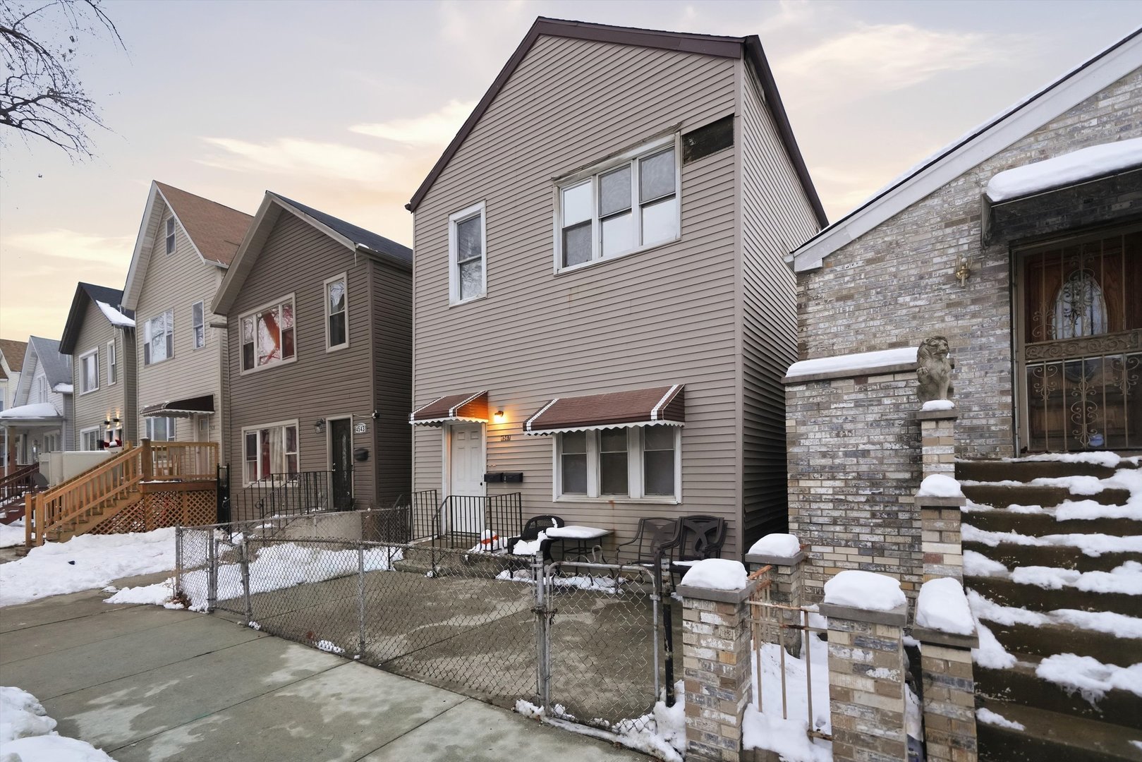 4547 South Union Avenue Chicago, IL 60609 - Photo 3 of 25 a front view of a house with garden