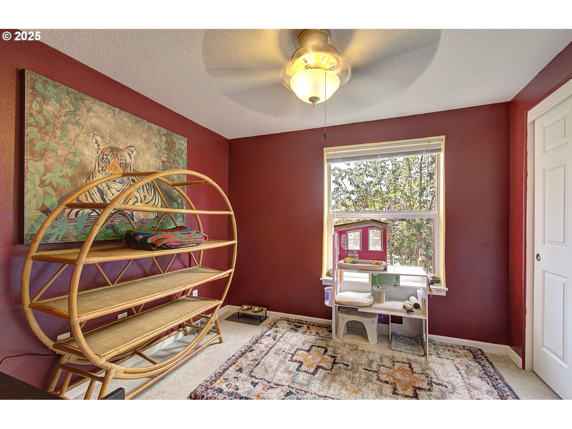 275 Southeast 162nd Avenue Portland, OR 97233 - Photo 13 of 22 a backyard of a house with table and chairs