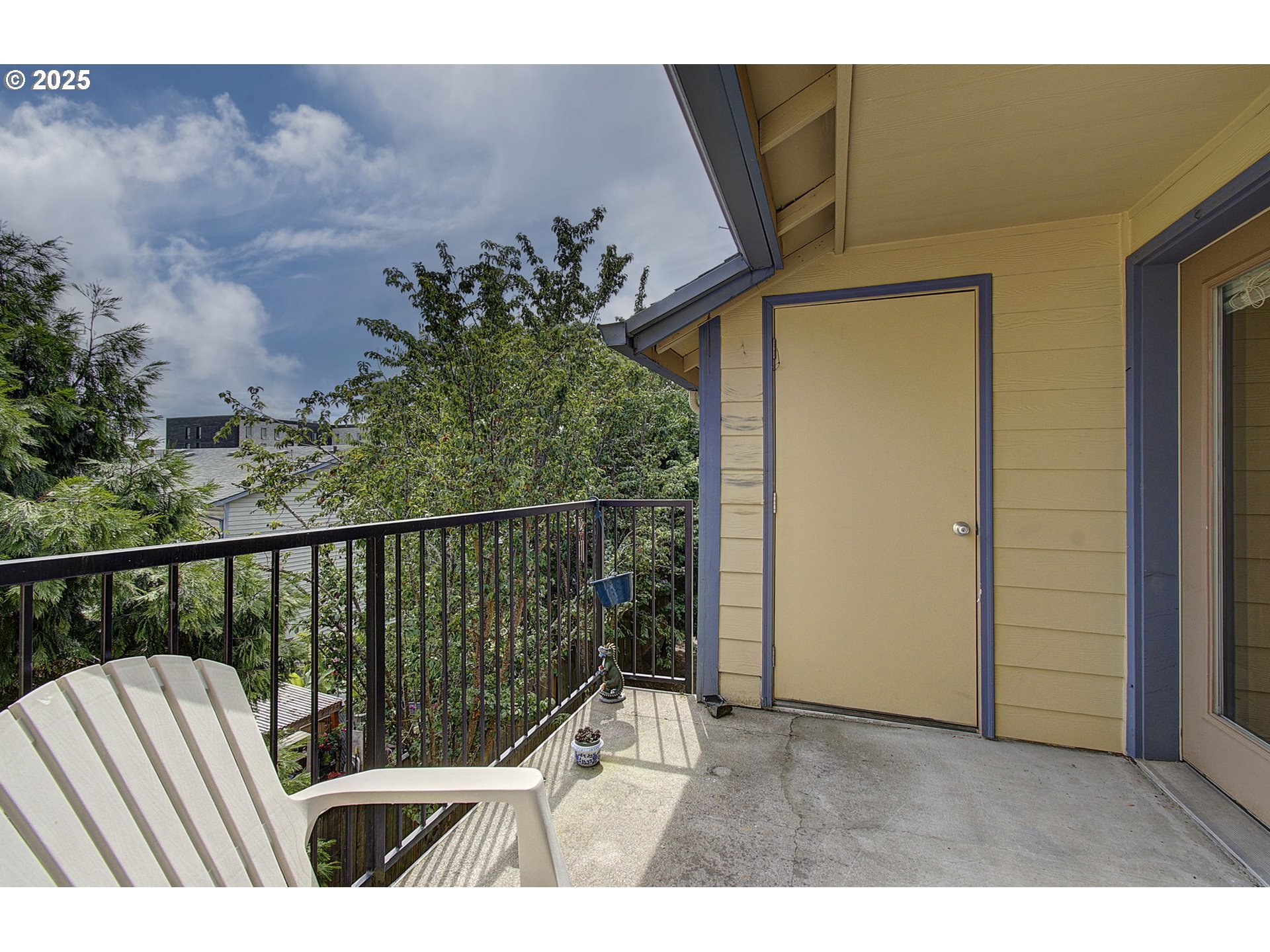 275 Southeast 162nd Avenue Portland, OR 97233 - Photo 18 of 22 a view of balcony with furniture