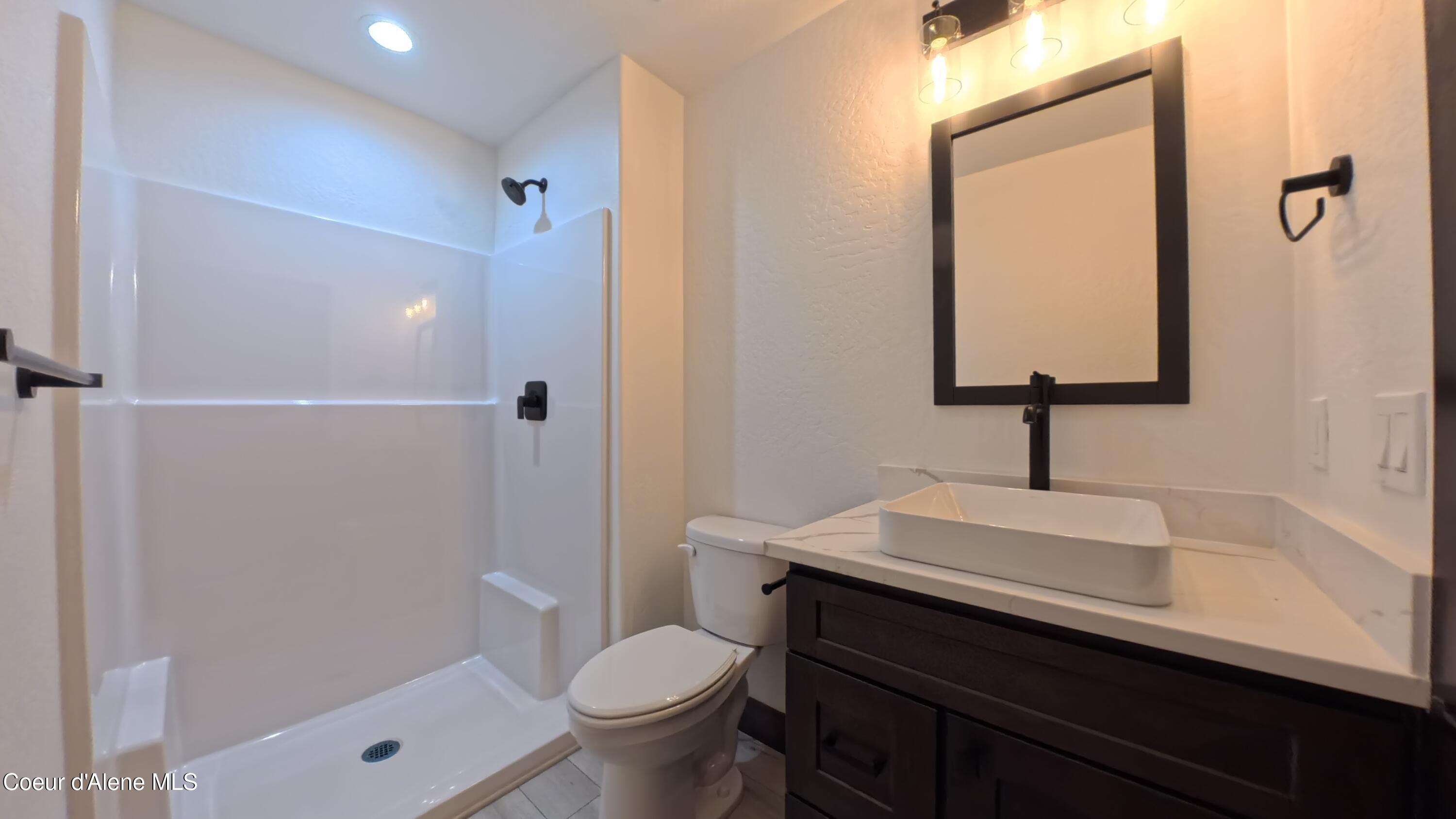 214 East Lobo Loop Hayden, ID 83835 - Photo 13 of 20 Primary Bathroom