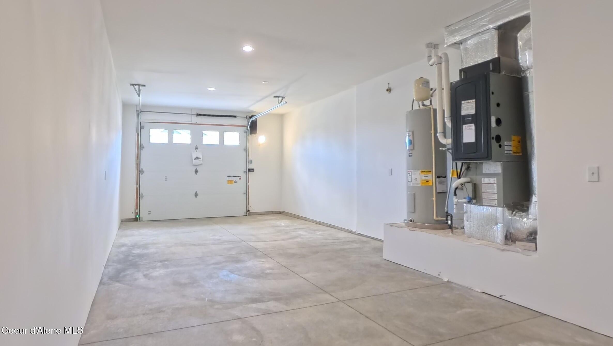 214 East Lobo Loop Hayden, ID 83835 - Photo 18 of 20 Garage