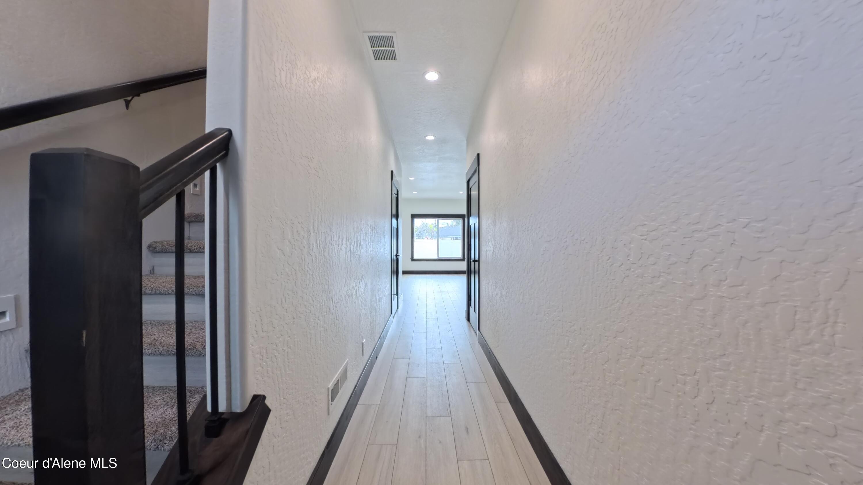 214 East Lobo Loop Hayden, ID 83835 - Photo 2 of 20 Entrance