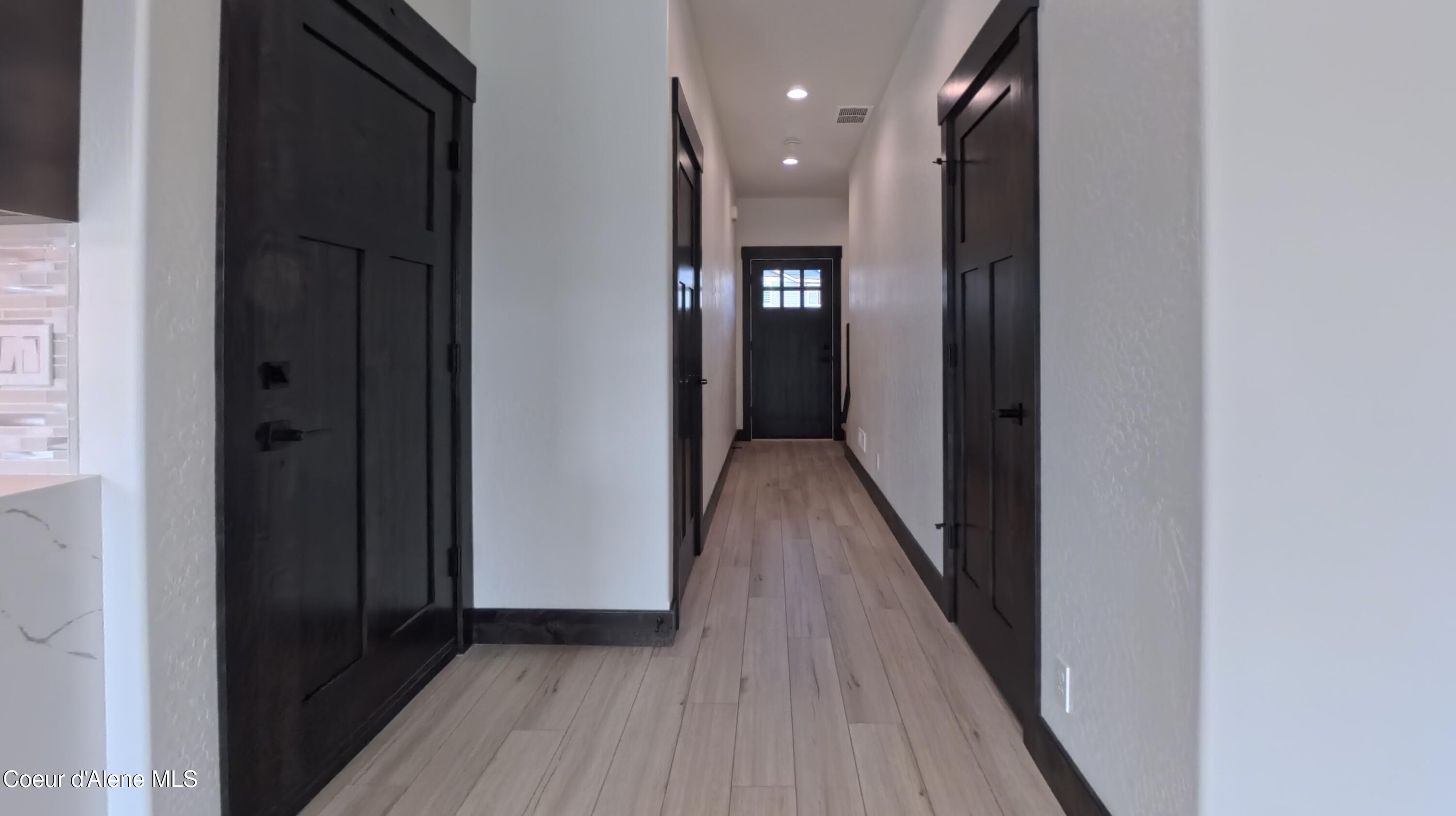 214 East Lobo Loop Hayden, ID 83835 - Photo 3 of 20 Entrance 2