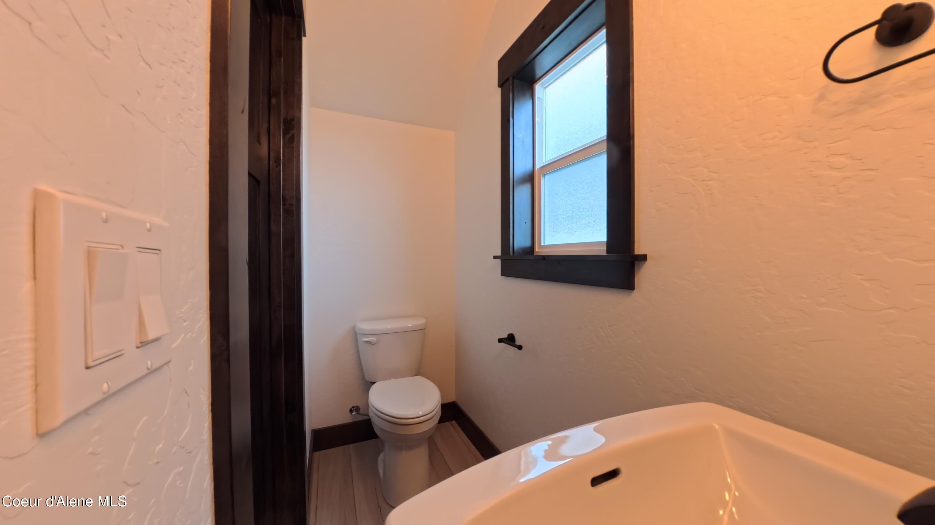 214 East Lobo Loop Hayden, ID 83835 - Photo 10 of 20 Half-Bathroom