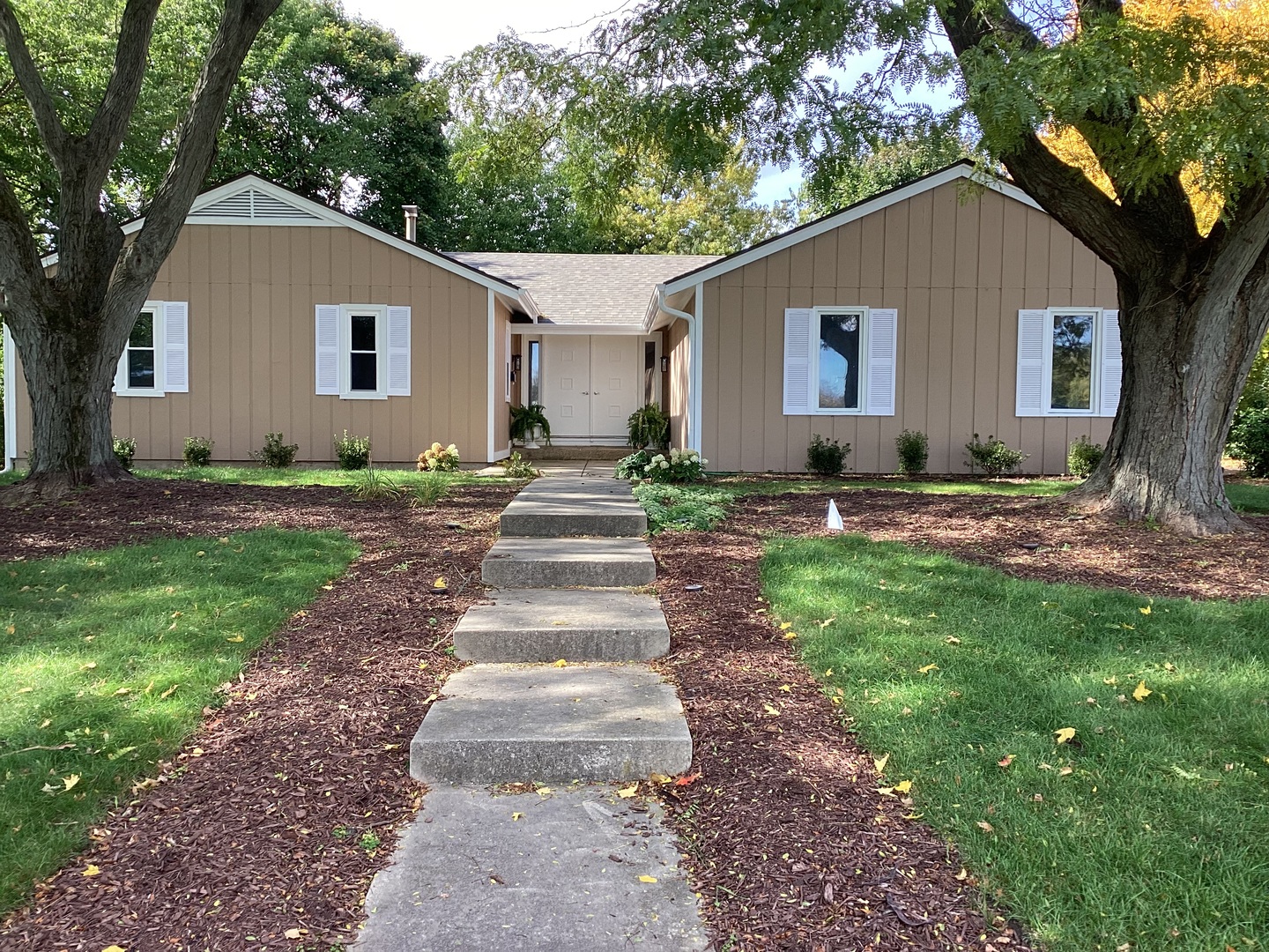 802 Maple Lane Geneva, IL 60134 - Photo 1 of 32 Gallery Image 1