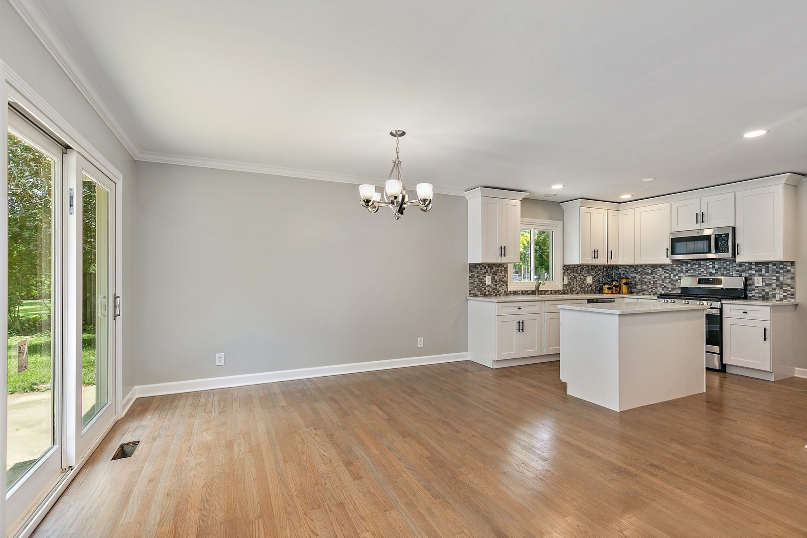802 Maple Lane Geneva, IL 60134 - Photo 8 of 32 Gallery Image 8