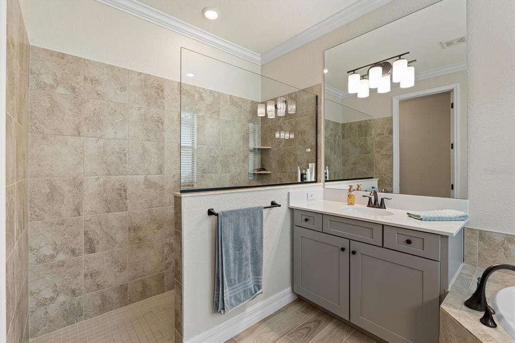 5705 Cheech Glen Lakewood Ranch, FL 34211 - Photo 18 of 38