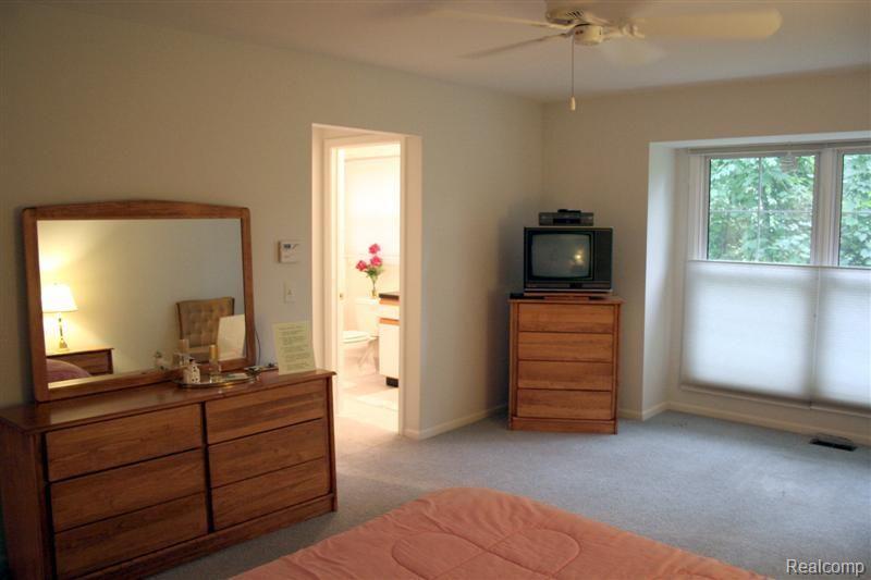 23047 Farmington Road, Unit 29 Farmington, MI 48336 - Photo 12 of 21 Master Suite2