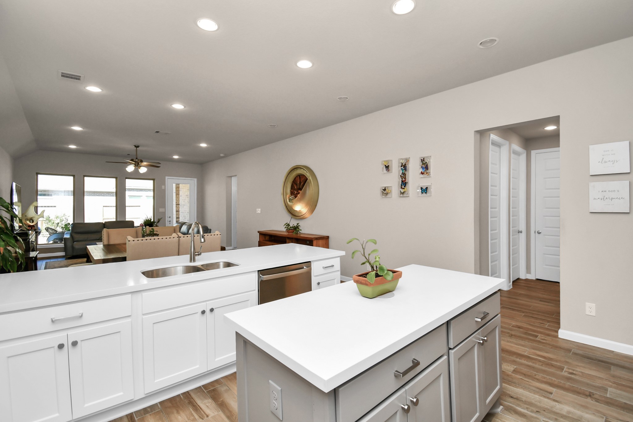 5043 Morrison Drive Manvel, TX 77578 - Photo 15 of 49 Additional storage space located in island!