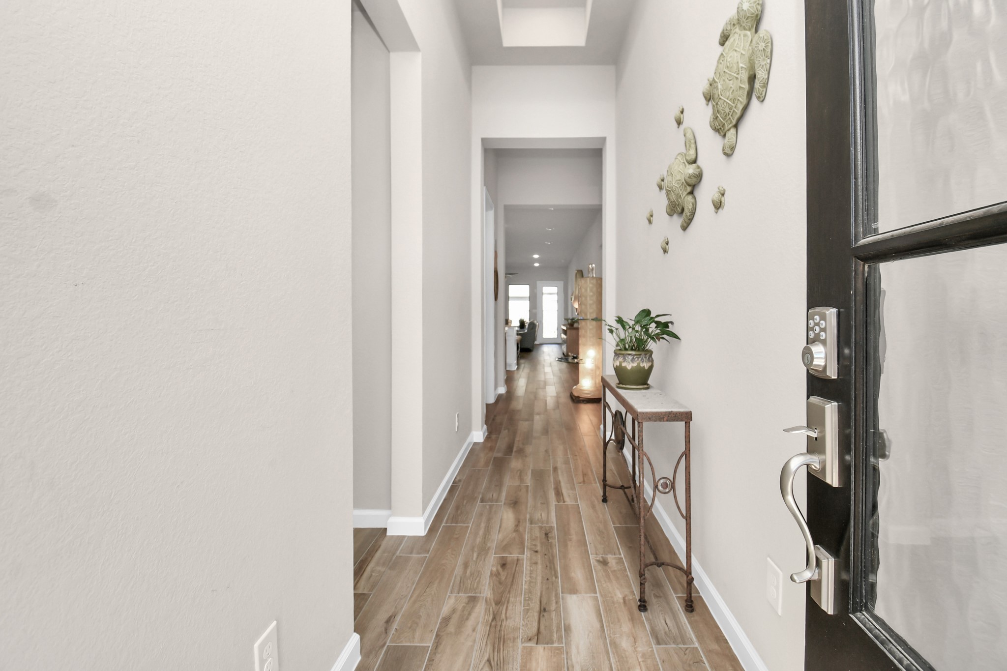 5043 Morrison Drive Manvel, TX 77578 - Photo 2 of 49 Entry way , lots of light!