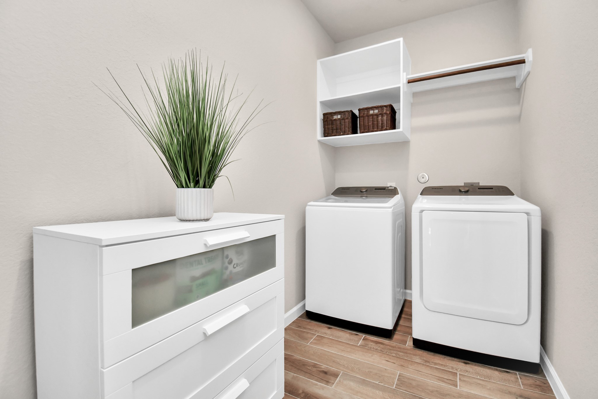 5043 Morrison Drive Manvel, TX 77578 - Photo 35 of 49 Laundry Room